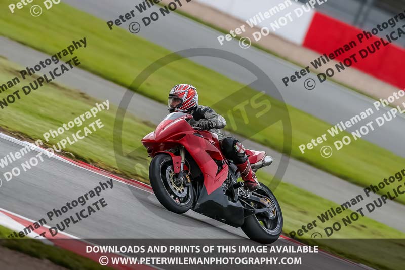PJ Motorsport Photography;donington no limits trackday;donington park photographs;donington trackday photographs;no limits trackdays;peter wileman photography;trackday digital images;trackday photos